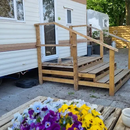 Farmer Farmyard Stays, Sleep Easy, Rural, Explore Campeggio
