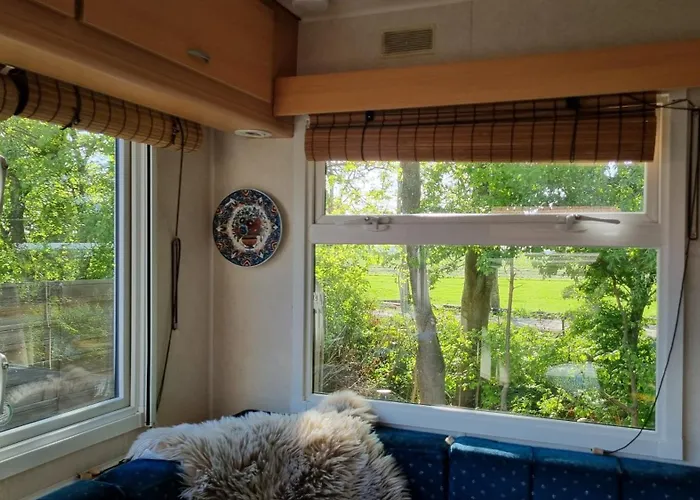 Farmer Farmyard Stays, Sleep Easy, Rural, Explore 营地 *