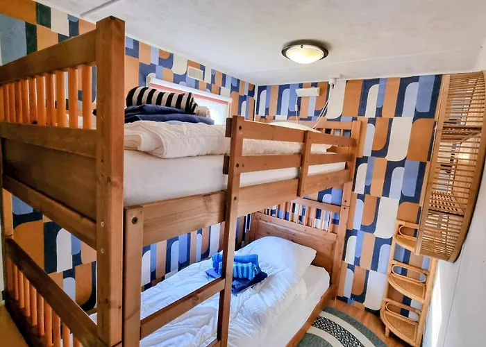 Κάμπινγκ Farmer Farmyard Stays, Sleep Easy, Rural, Explore *