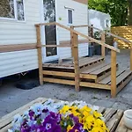 Farmer Farmyard Stays, Sleep Easy, Rural, Explore مكان تخييم